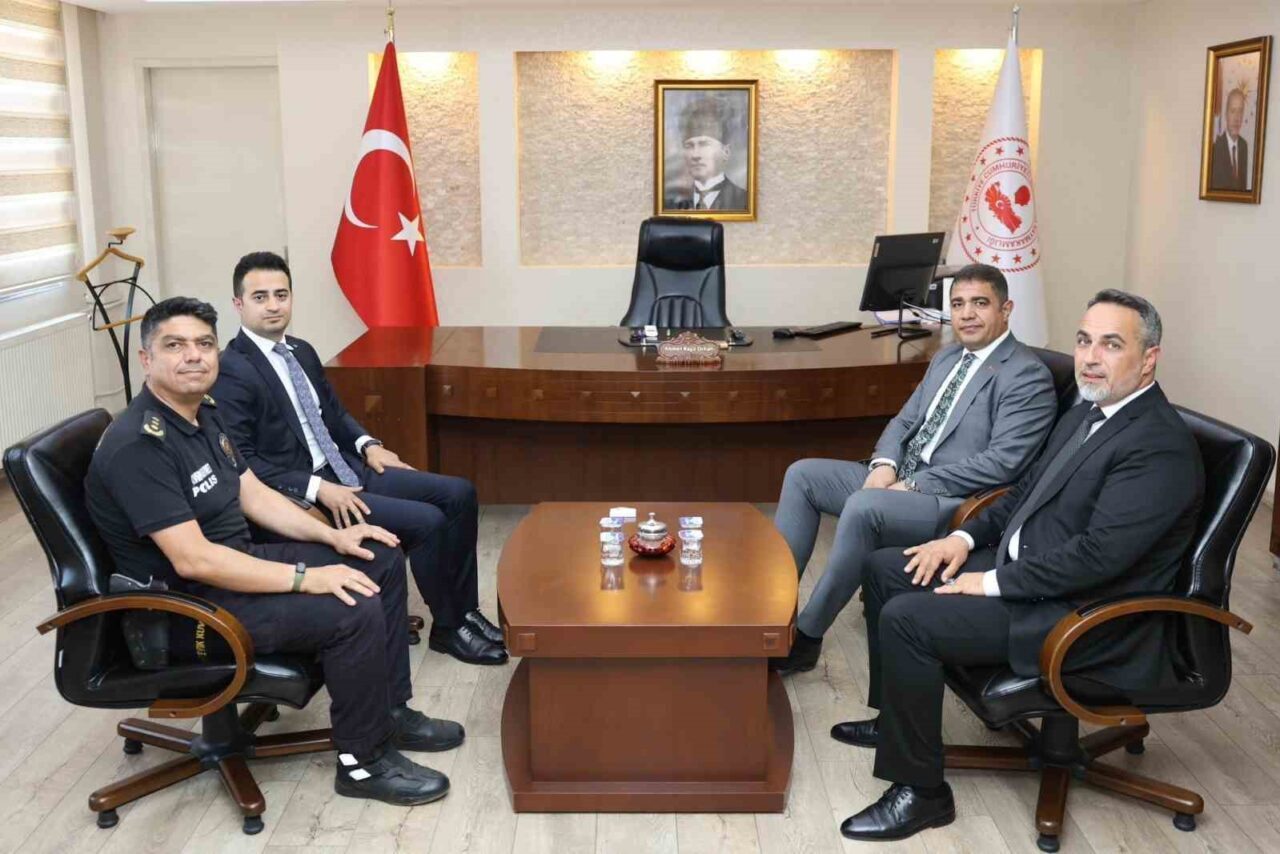 Gümüşova Kaymakamlığı'na atanan Ahmet Reşit Orhan, görevine başladı. Düzce Valisi