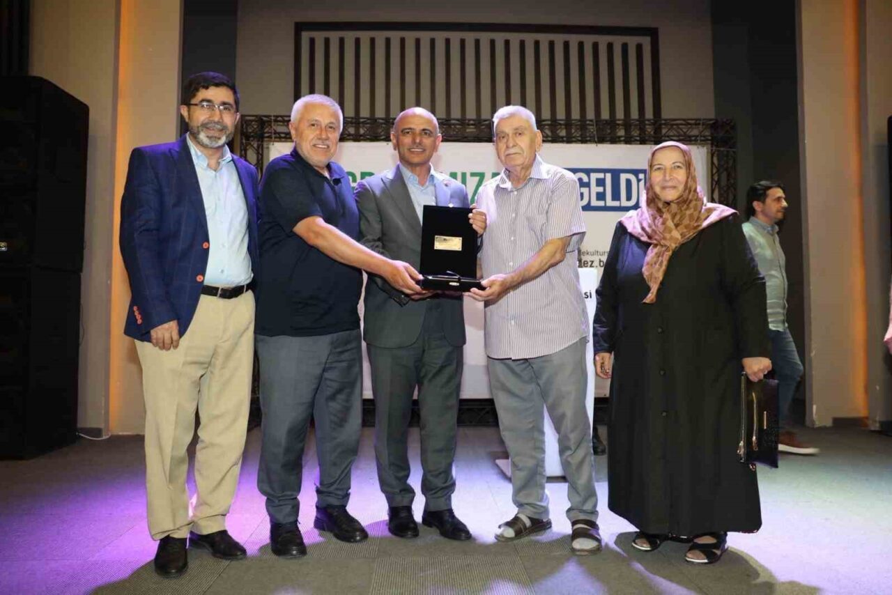 Körfez Belediye Başkanı Şener Söğüt, Tütünçiftlik Kültür Merkezi'nde hac dönüşü
