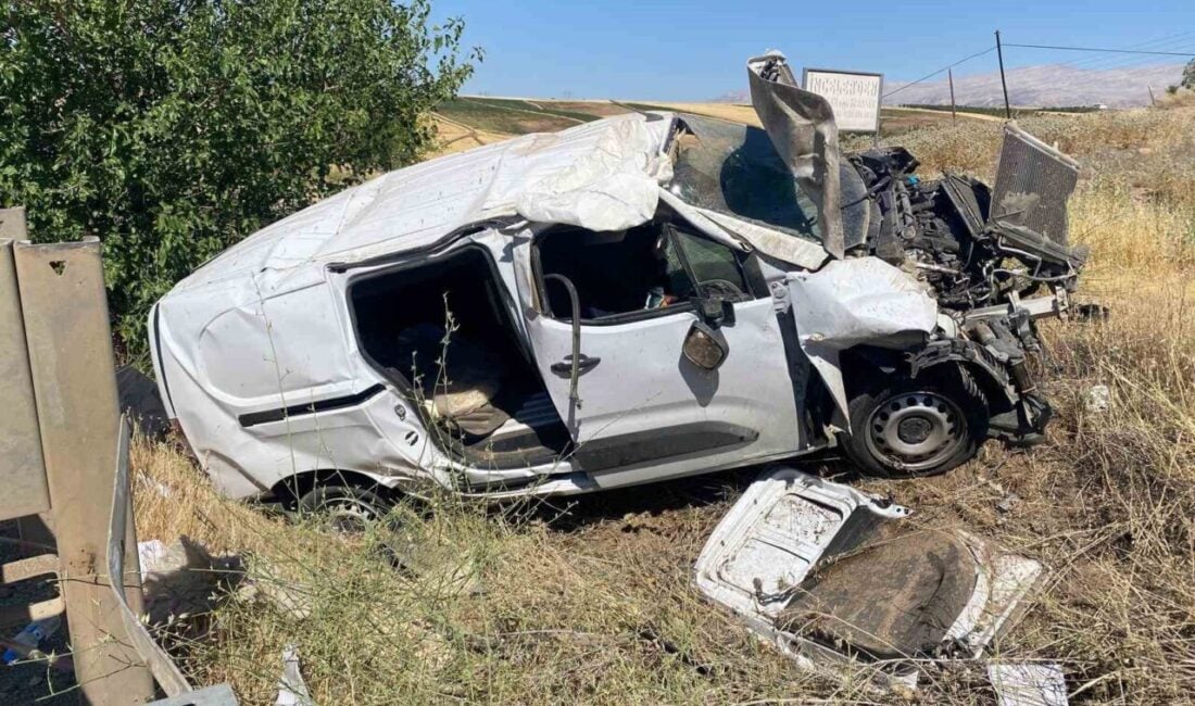 Adıyaman'da hafif ticari aracın şarampole yuvarlanması sonucu sürücü Cengizhan Ö.