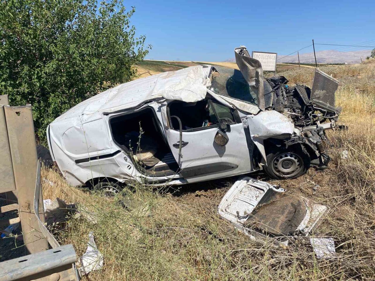 Adıyaman'da hafif ticari aracın şarampole yuvarlanması sonucu sürücü Cengizhan Ö.