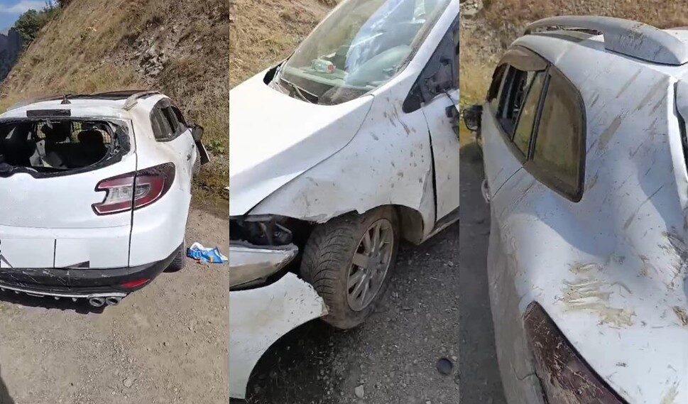 Hakkari’nin Üzümcü köyü yolunda kayalardan kaçmaya çalışan Selahattin Arslan'ın aracı