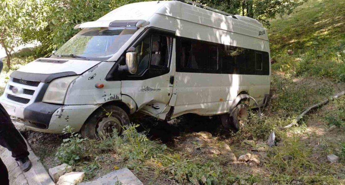 Hakkari'de ot biçmeye gidenleri taşıyan Reşit Çakır'ın kullandığı minibüs, Cevizdibi