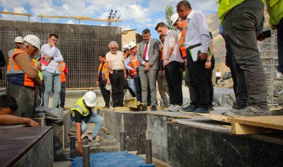 Hakkari Valisi Ali Çelik, sismik izolatör teknolojisiyle inşa edilen 100