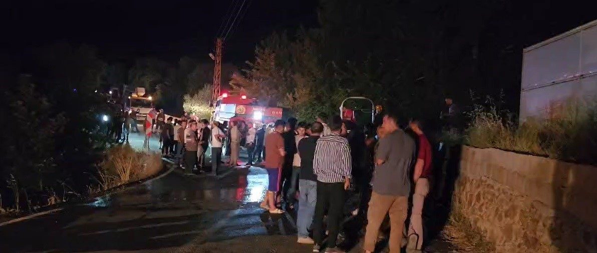 Hatay'ın Hassa ilçesi Arpalıuşağı Mahallesi'nde bilinmeyen bir nedenle çıkan orman