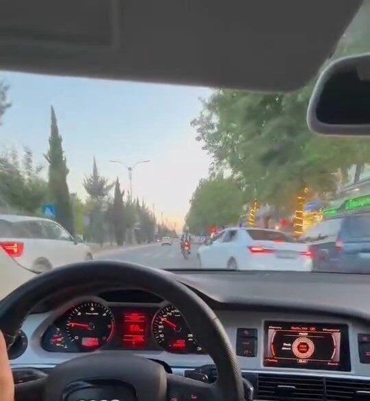 Elazığ'da bir sürücü, Malatya Caddesi'nde sağdan hatalı geçiş yaparak aracıyla