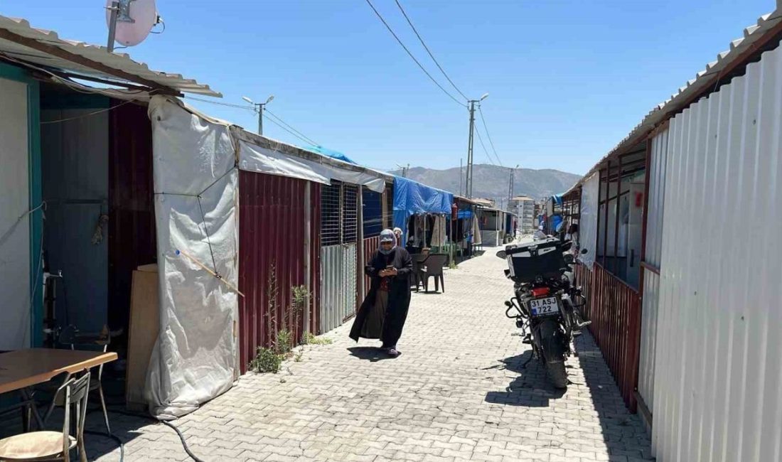 Hatay'da, Antakya ilçesinde saat 12.03'te meydana gelen 3.5 büyüklüğündeki deprem,
