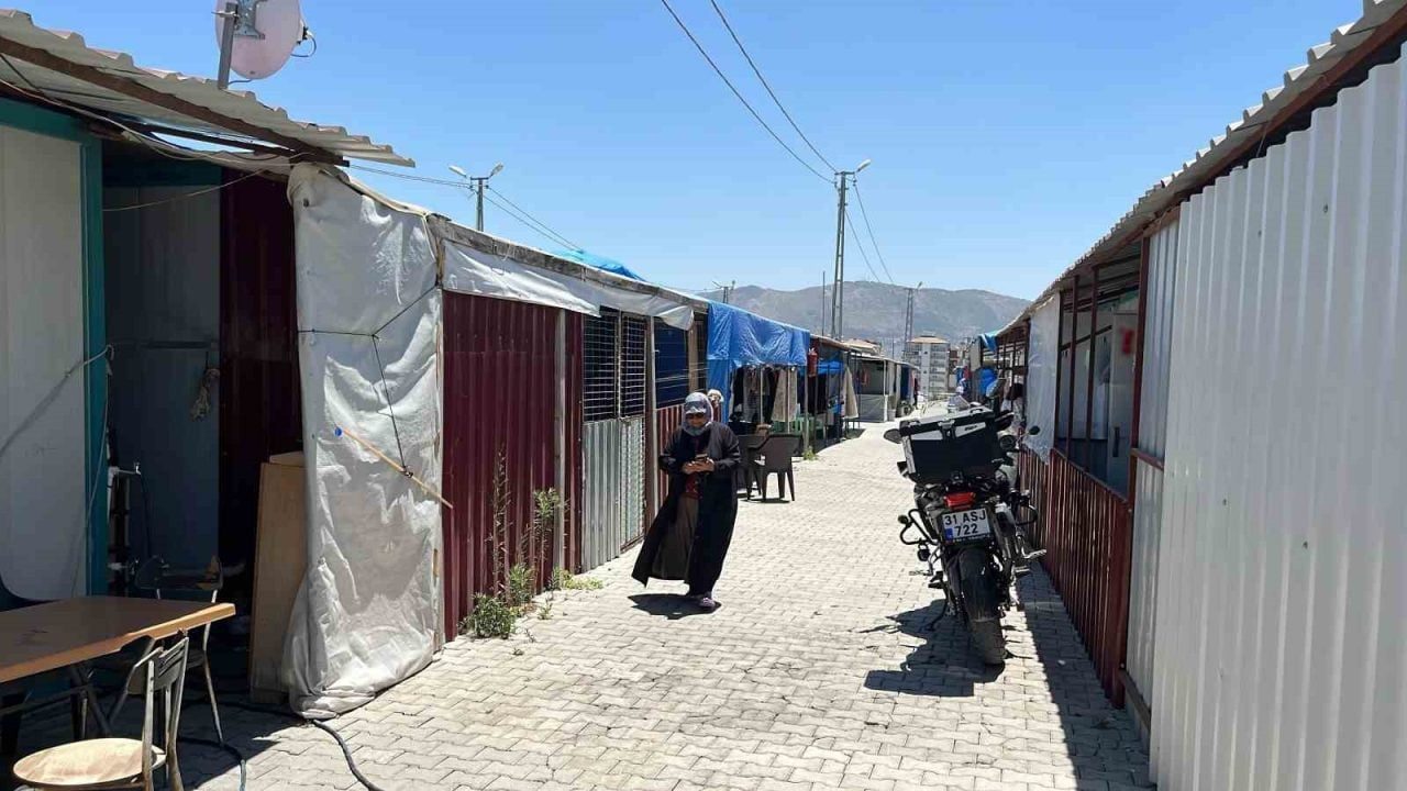 Hatay'da, Antakya ilçesinde saat 12.03'te meydana gelen 3.5 büyüklüğündeki deprem,