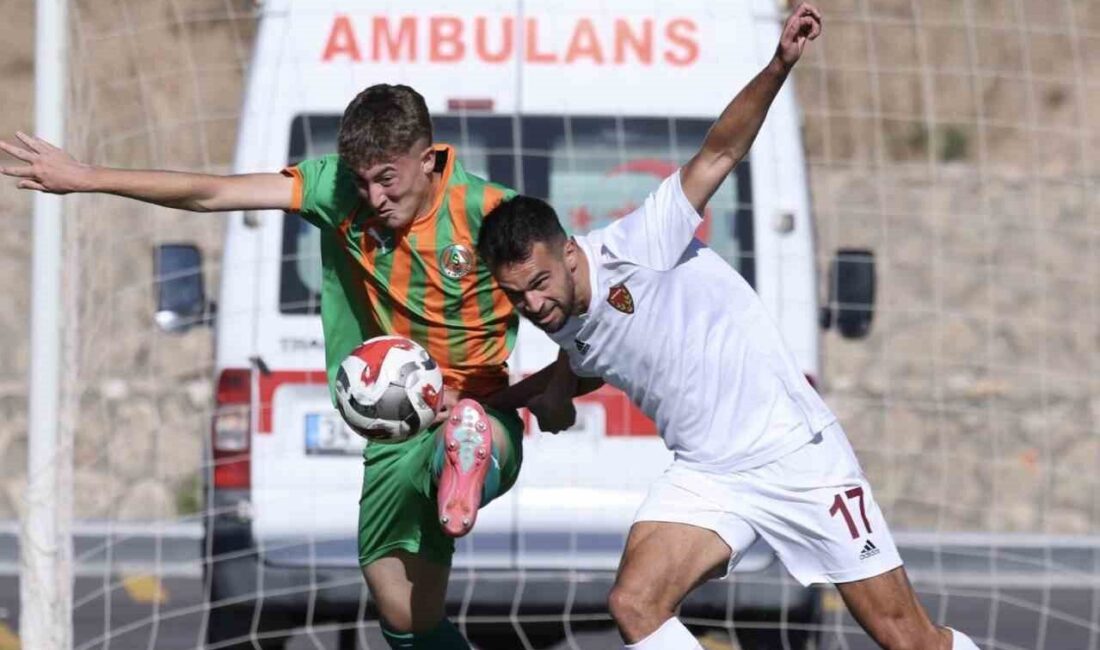 Corendon Alanyaspor, yeni sezon hazırlıkları kapsamında Alanya'daki maçta Atakaş Hatayspor'u