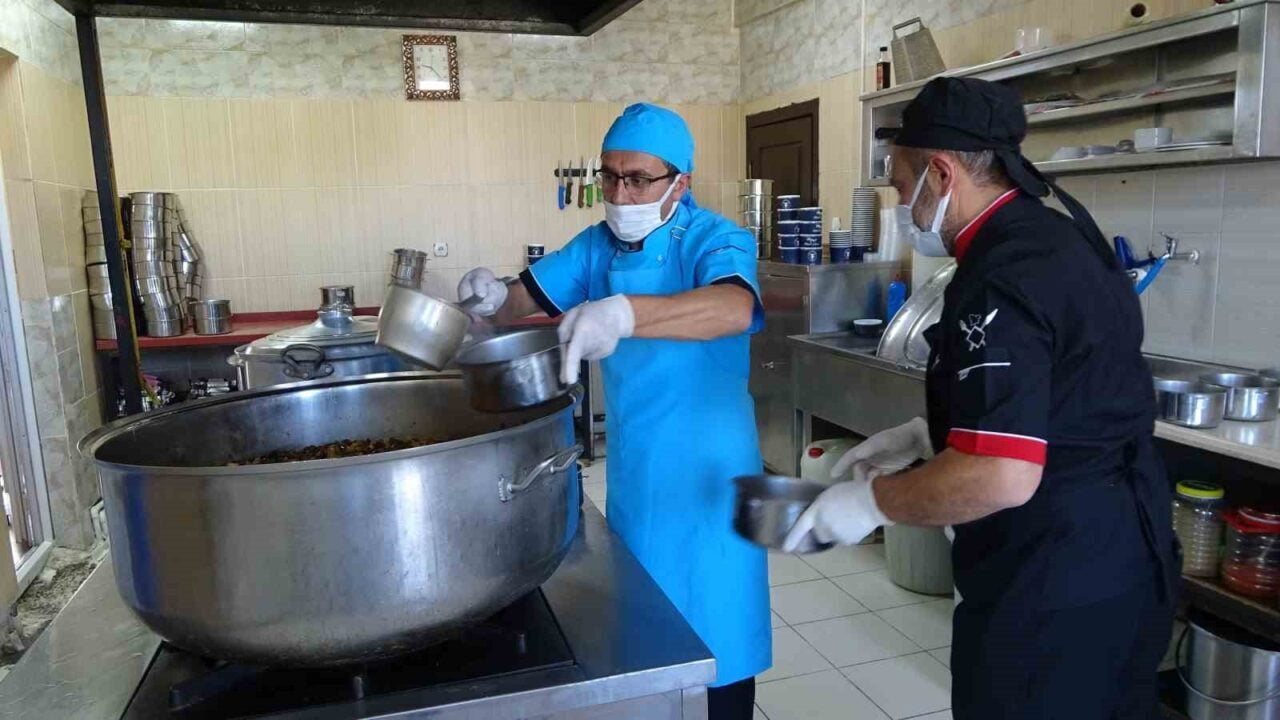 Yozgat Belediyesi, sosyal destek projeleriyle ihtiyaç sahibi ailelere yardım ediyor.