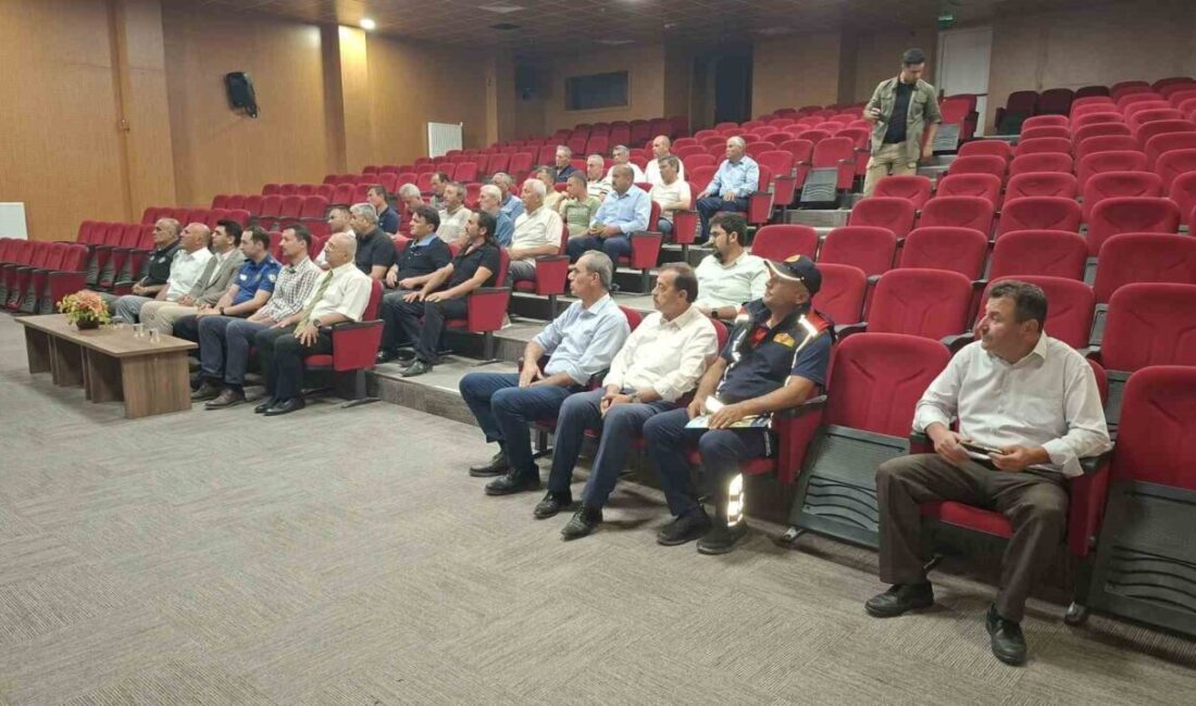 Kütahya'nın Hisarcık ilçesinde kamu ve muhtarlar için yangın eğitimi düzenlendi.