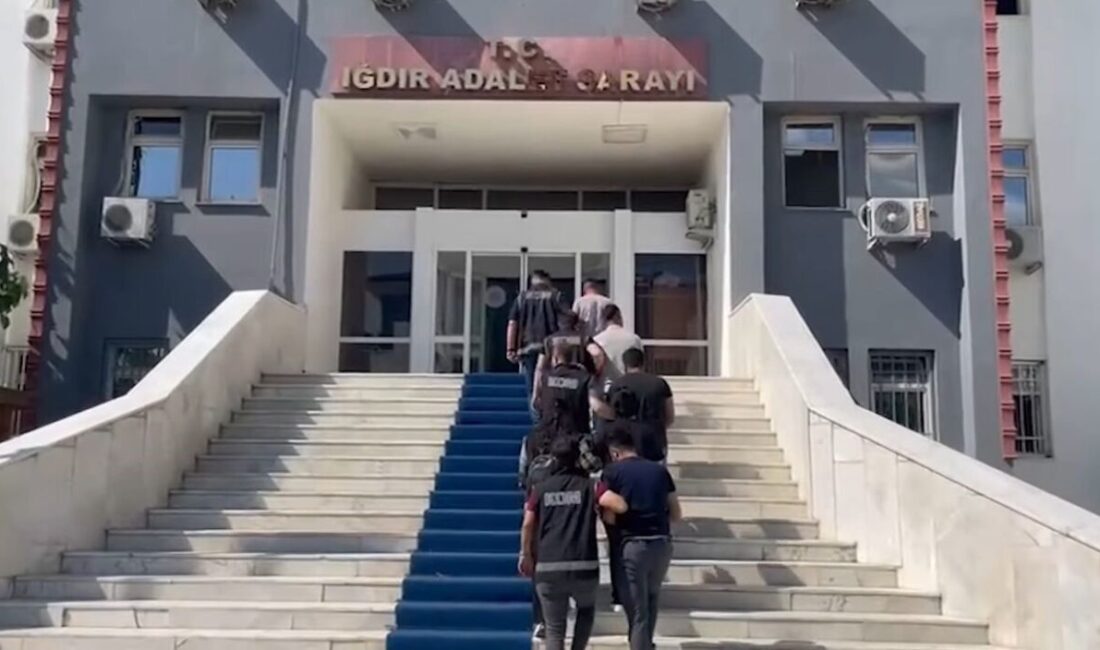 Iğdır'da yürütülen dolandırıcılık soruşturması çerçevesinde, müteahhitlik yaptıkları belirlenen 6 şüpheli