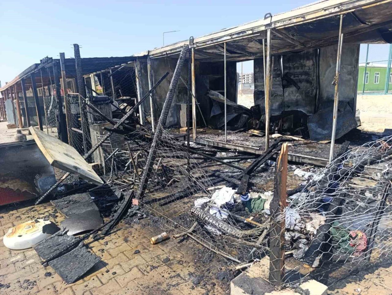 Adıyaman'da Yunus Emre Mahallesi'nde bulunan K2-B konteyner kentte çıkan yangın,