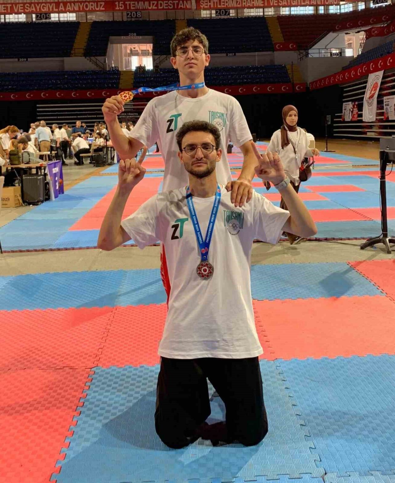 İzmir'de düzenlenen Türkiye Kick Boks Şampiyonası'nda Ömer Faruk Gacır, genç