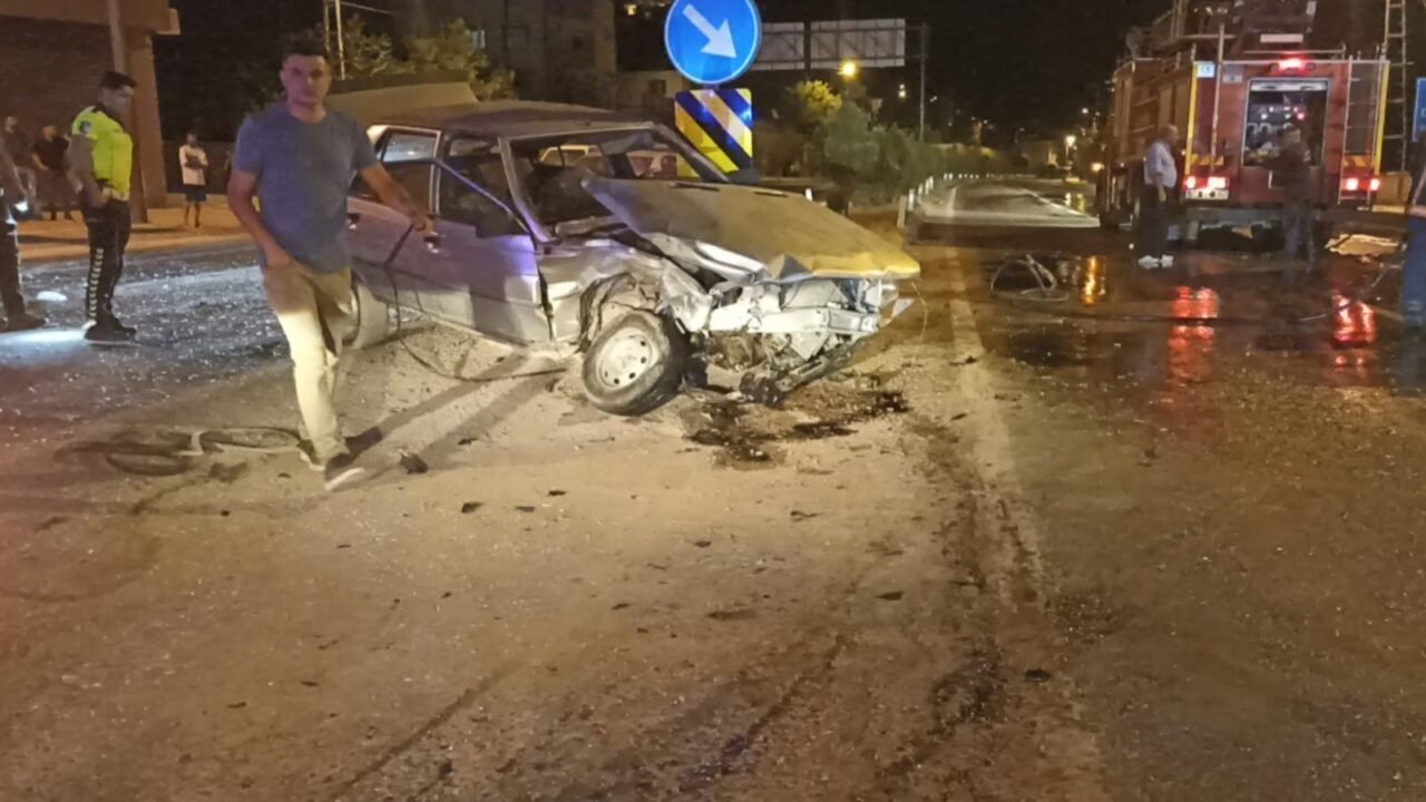 Sivas'ın Gürün ilçesinde iki otomobilin çarpışması sonucu 1'i ağır toplam