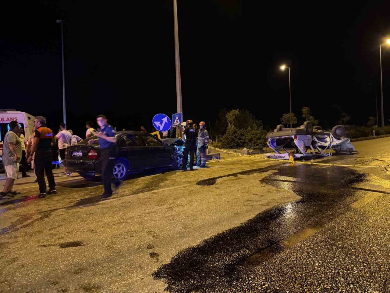 Karabük’ün Safranbolu ilçesinde gerçekleşen trafik kazasında iki otomobilin çarpışması sonucu