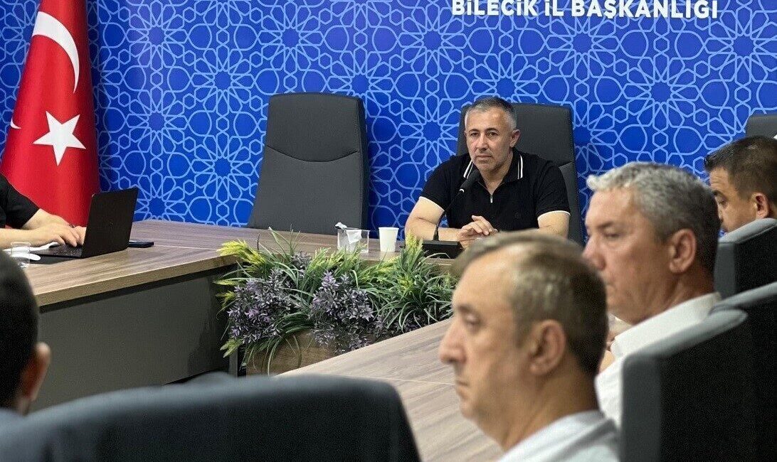 AK Parti İl Yürütme Kurulu, İl Başkanı Serkan Yıldırım liderliğinde,