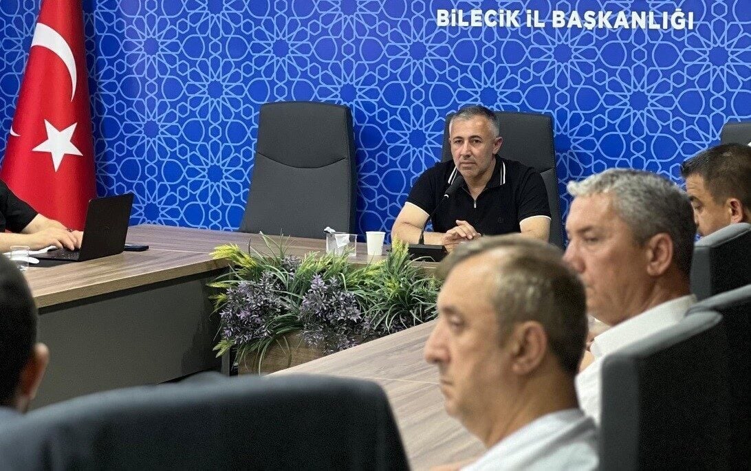 AK Parti İl Yürütme Kurulu, İl Başkanı Serkan Yıldırım liderliğinde,