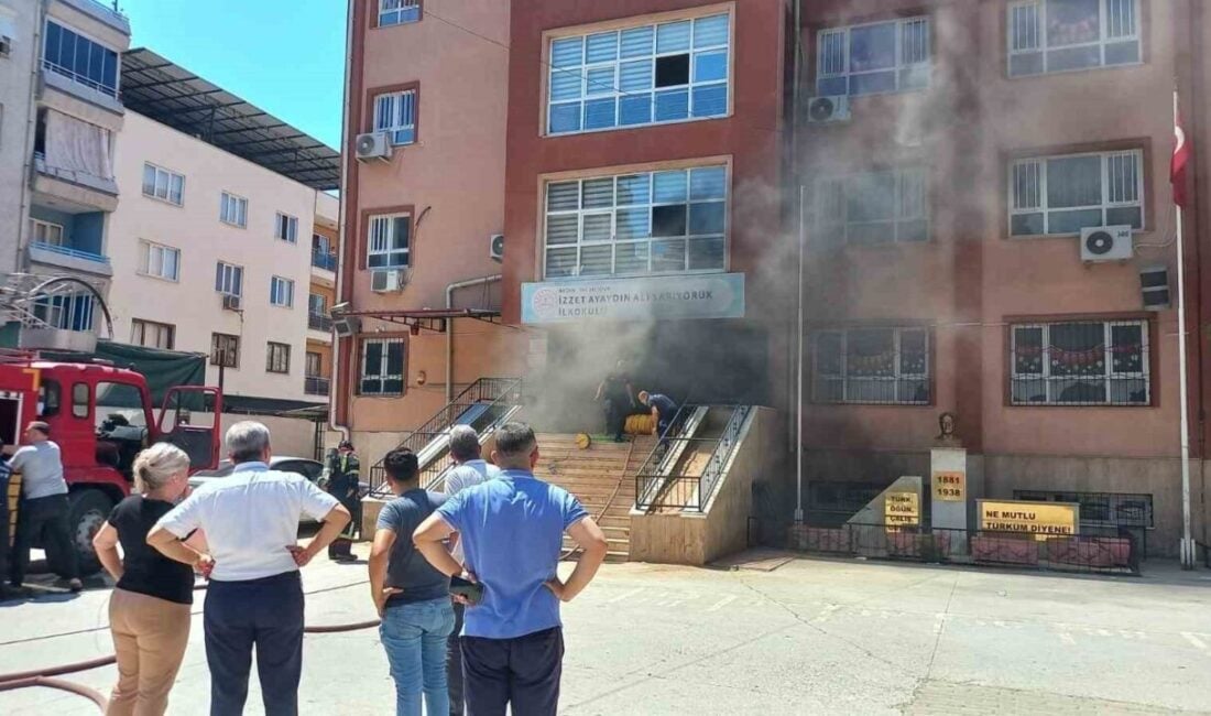 Aydın'ın İncirliova ilçesindeki İzzet Ayaydın İlkokulu'nda zemin katta çıkan yangın,