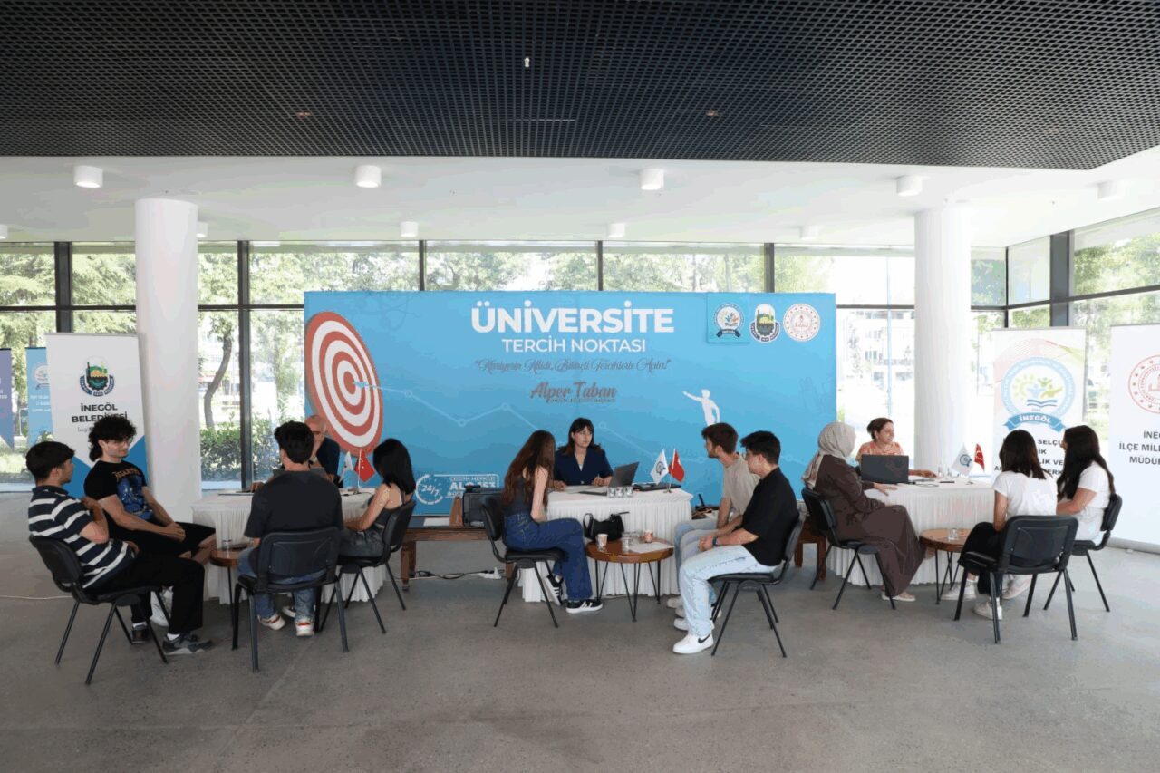 İnegöl Belediyesi, 21-22 Haziran'daki YKS sonrası öğrencilere ücretsiz tercih danışmanlığı