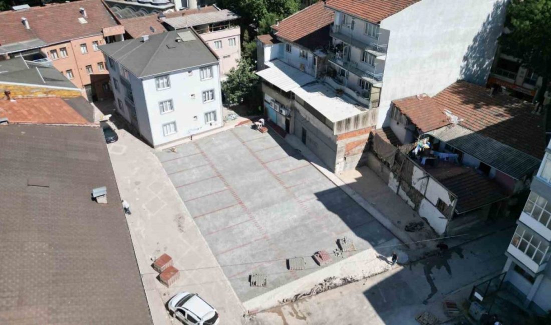 İnegöl Belediyesi, Cuma Mahallesi'nde 22 araçlık otopark alanı oluşturdu. 2023'te