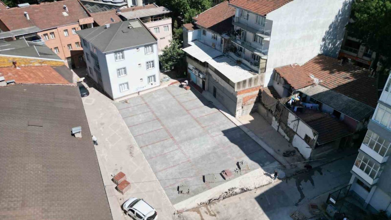 İnegöl Belediyesi, Cuma Mahallesi'nde 22 araçlık otopark alanı oluşturdu. 2023'te