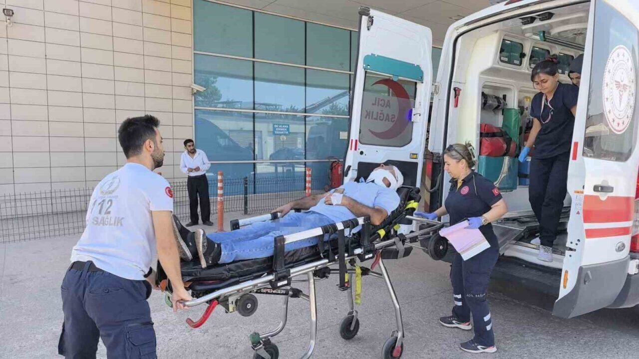 Bursa'nın İnegöl ilçesinde sürücü Hayrettin D.(51) yönetimindeki minibüs, kontrolden çıkarak