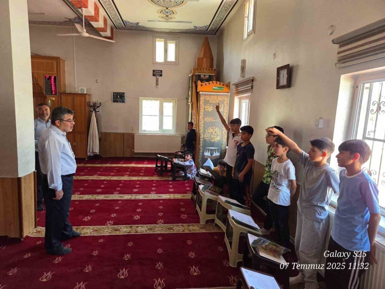 İpekyolu İlçe Müftüsü Fatih Tavlaşoğlu, yaz Kur’an kurslarını ziyaret ederek
