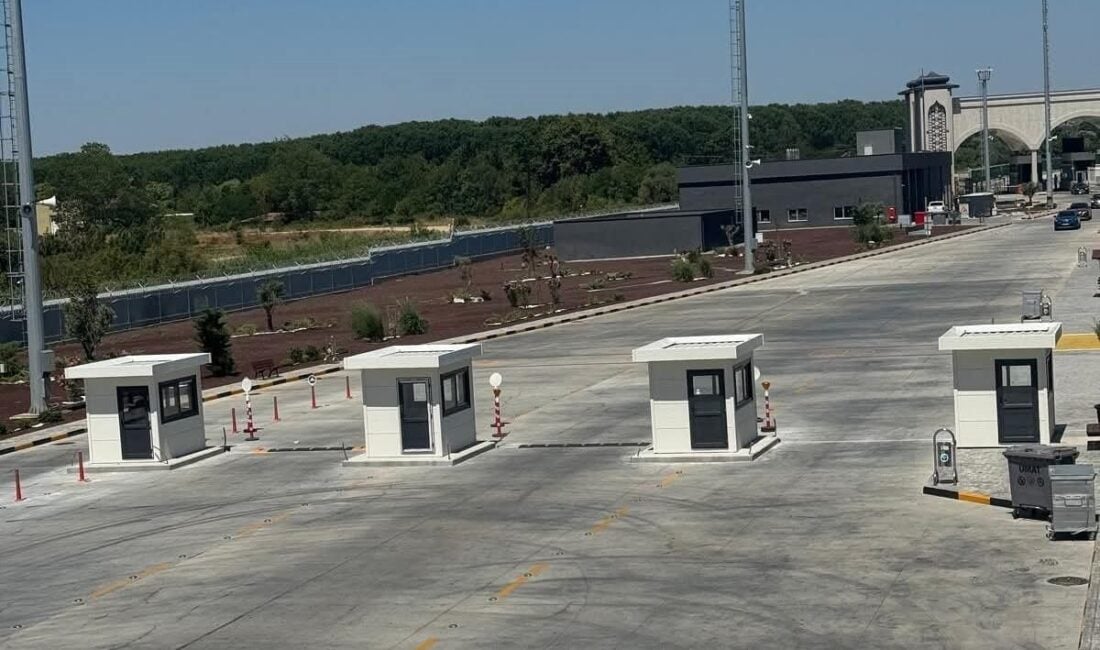 Edirne'nin İpsala Gümrük Kapısı'na, Avrupa'dan Türkiye'ye gelen yolcular için 4