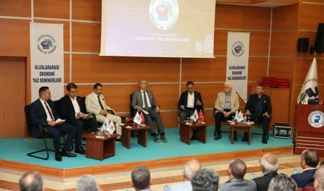 Pamukkale Üniversitesi'nde düzenlenen Uluslararası Ekonomi Yaz Seminerleri'nin ikinci gününde, "Denizli