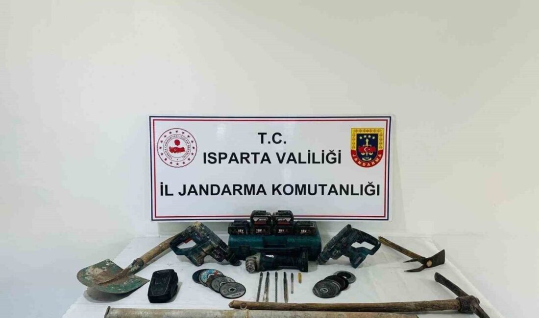 Isparta'nın Eğirdir ilçesinde izinsiz kazı yapan M.Ç., K.A., H.Ç. ve
