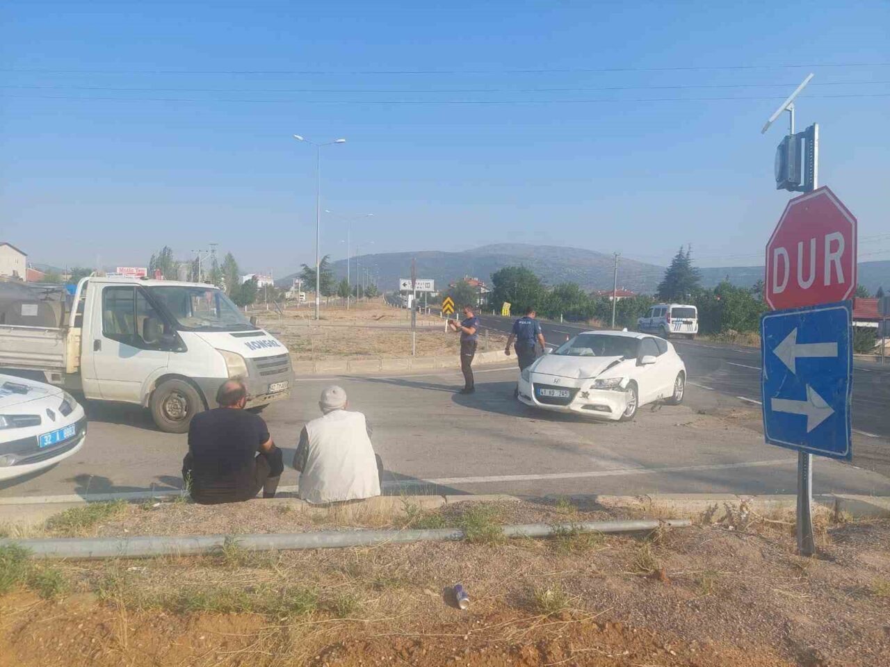 Isparta'nın Şarkikaraağaç ilçesinde meydana gelen kazada Fatih K. yönetimindeki kamyonet,
