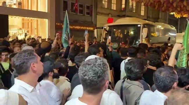 Leman Dergisi'nin Hazreti Muhammed karikatürü tepkiye yol açtı. Çok sayıda