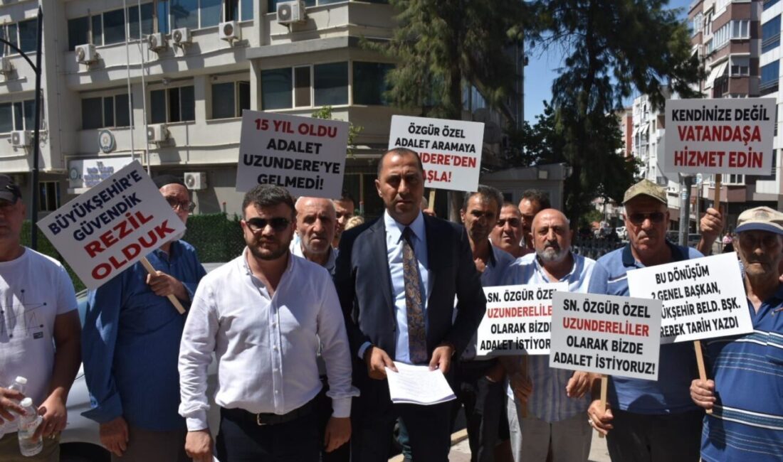 İzmir'de, kentsel dönüşüm projeleri nedeniyle 15 yıldır evlerine kavuşamayan hak