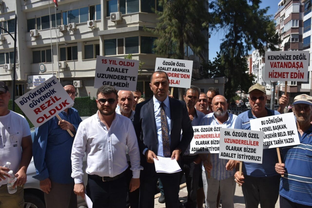 İzmir'de, kentsel dönüşüm projeleri nedeniyle 15 yıldır evlerine kavuşamayan hak