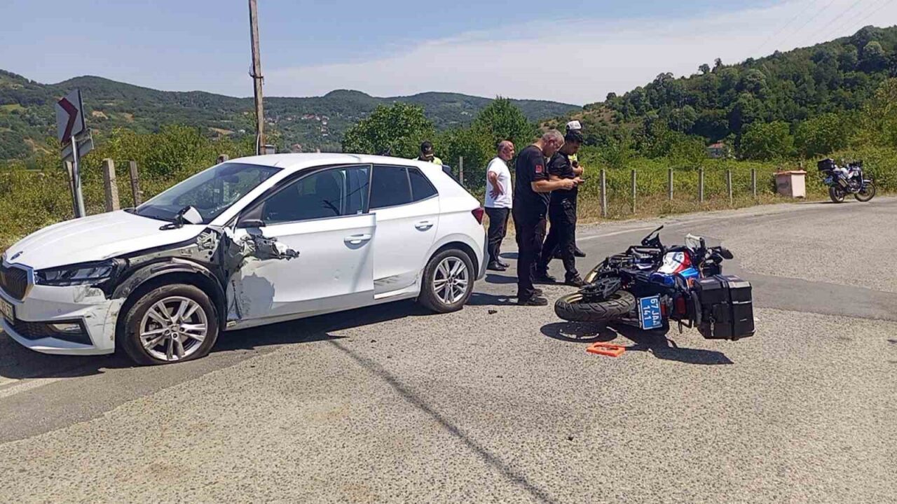 Zonguldak'ın Çaycuma ilçesinde, jandarmaya ait motosikletin İ.A. yönetimindeki otomobille çarpışması