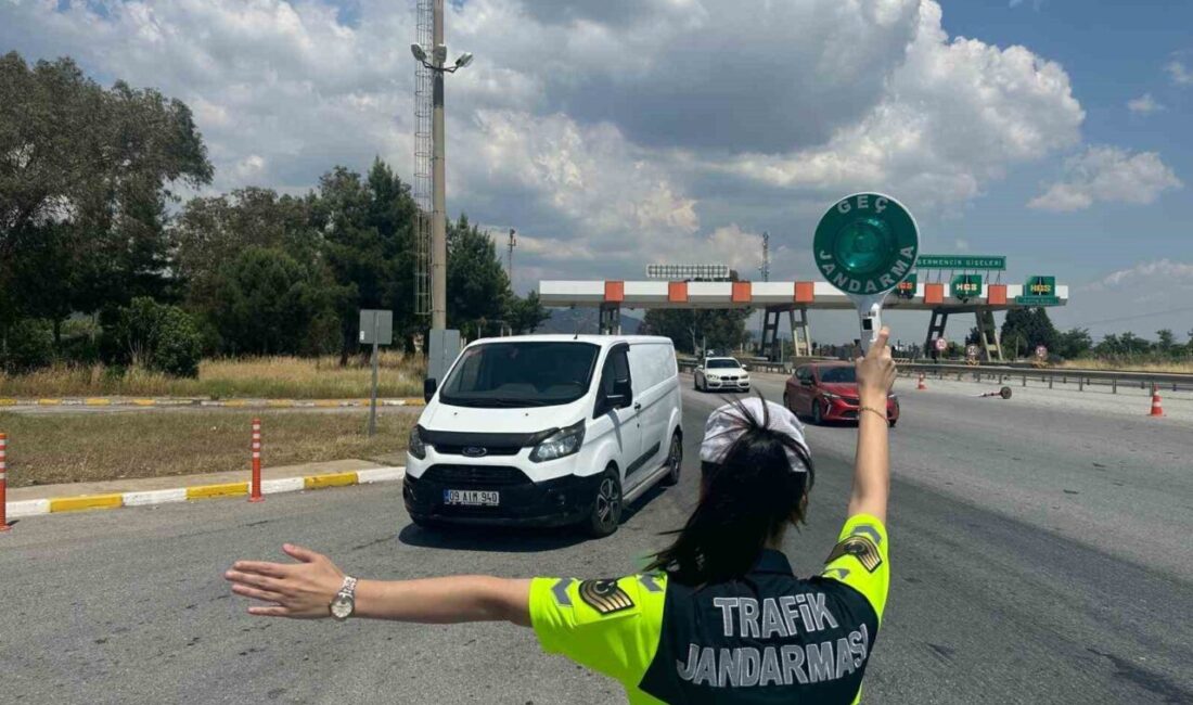 Aydın'ın Germencik ilçesinde jandarma, A.K. (36) adlı şüphelinin çantasındaki sakız