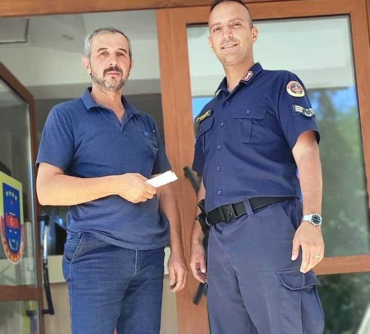 Kütahya'nın Hisarcık ilçesinde yangın söndürme çalışmaları sırasında Ahmet Kara, yerde