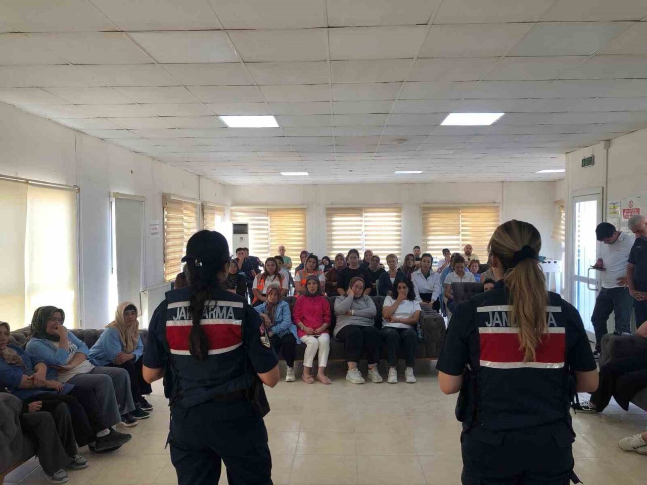 Aksaray İl Jandarma Komutanlığı, kadına yönelik şiddetin önlenmesi için kadın