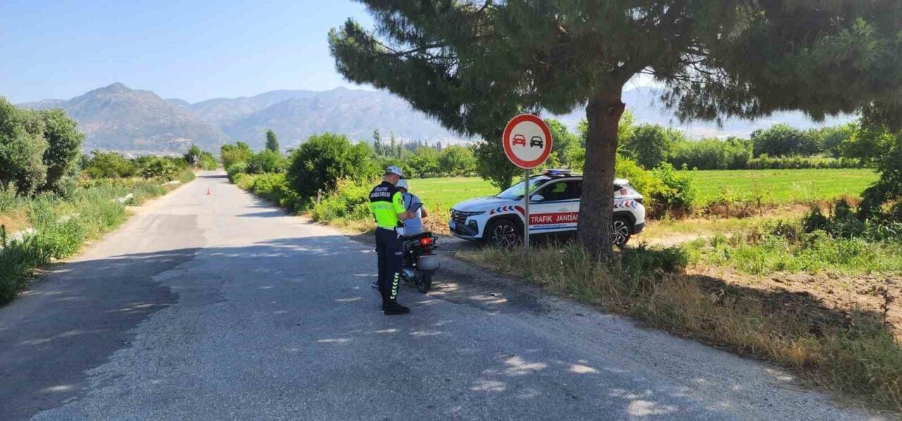 Aydın'da jandarma, iki periyotta 2,066 motosiklet denetleyerek trafik güvenliğini artırmayı