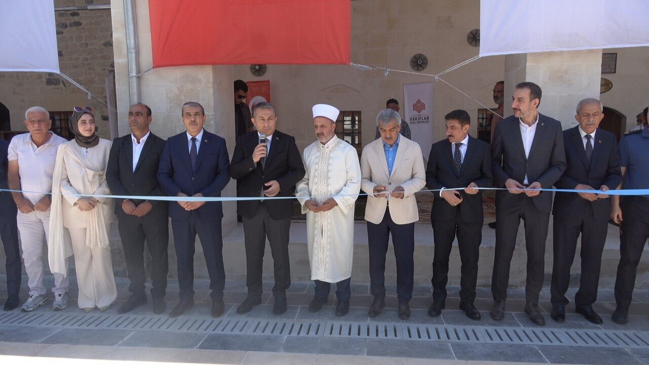 Kilis'teki Çalık Camii, depremlerin ardından restore edilerek Cuma namazıyla yeniden