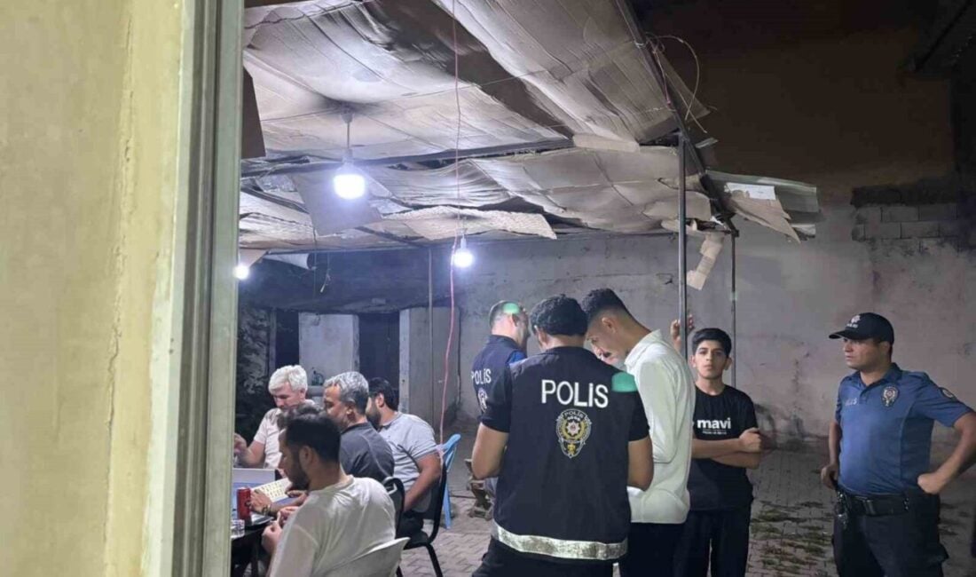 Adıyaman'ın Kahta ilçesinde polis, uyuşturucu ile mücadele kapsamında geniş çaplı