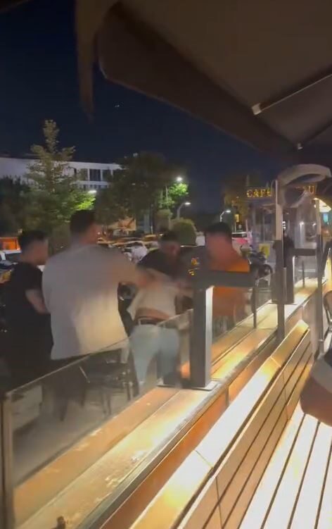 İstanbul Küçükçekmece'deki Starbucks'ta iki grup arasında çıkan kavga, büyük bir