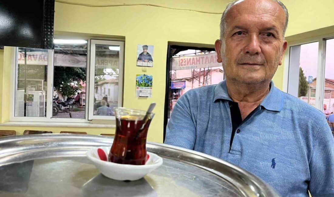 Aydın'ın Yazıdere Mahallesi'nde iki kahvehane arasındaki rekabet, çay fiyatlarını sabit