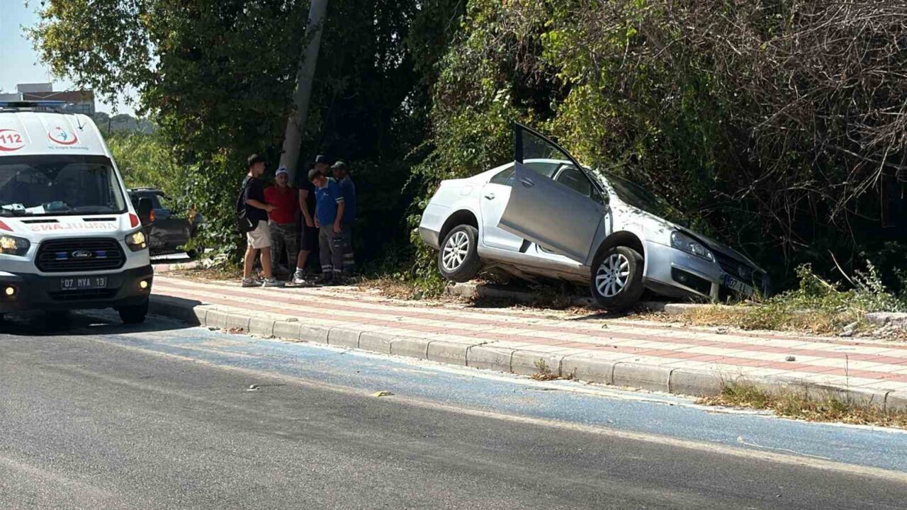 Manavgat'ta meydana gelen trafik kazasında, sürücünün direksiyon hakimiyetini kaybetmesi sonucu
