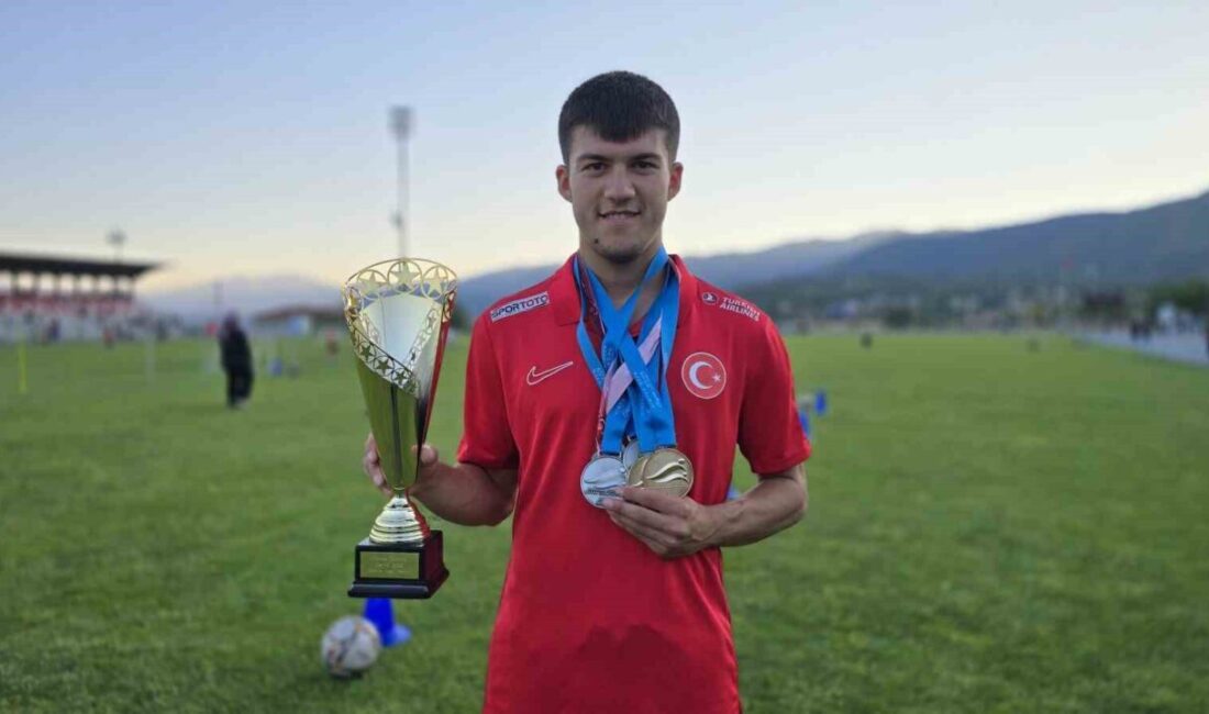 Tunus'ta düzenlenen Dünya Para Atletizm Grand Prix'sinde 6.62 metre atlayarak