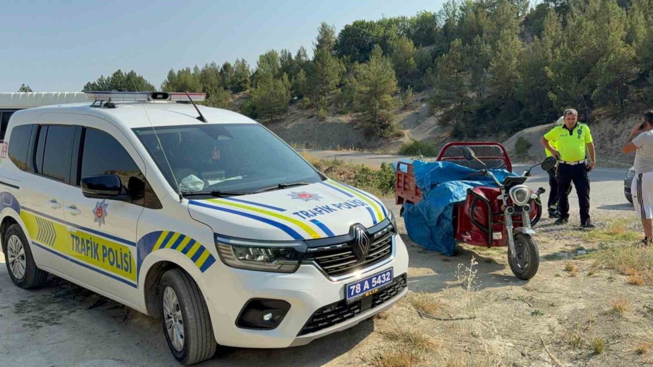 Karabük'te, N.S.S. yönetimindeki üç tekerlekli motosiklet devrildi. Kazada 4'ü çocuk
