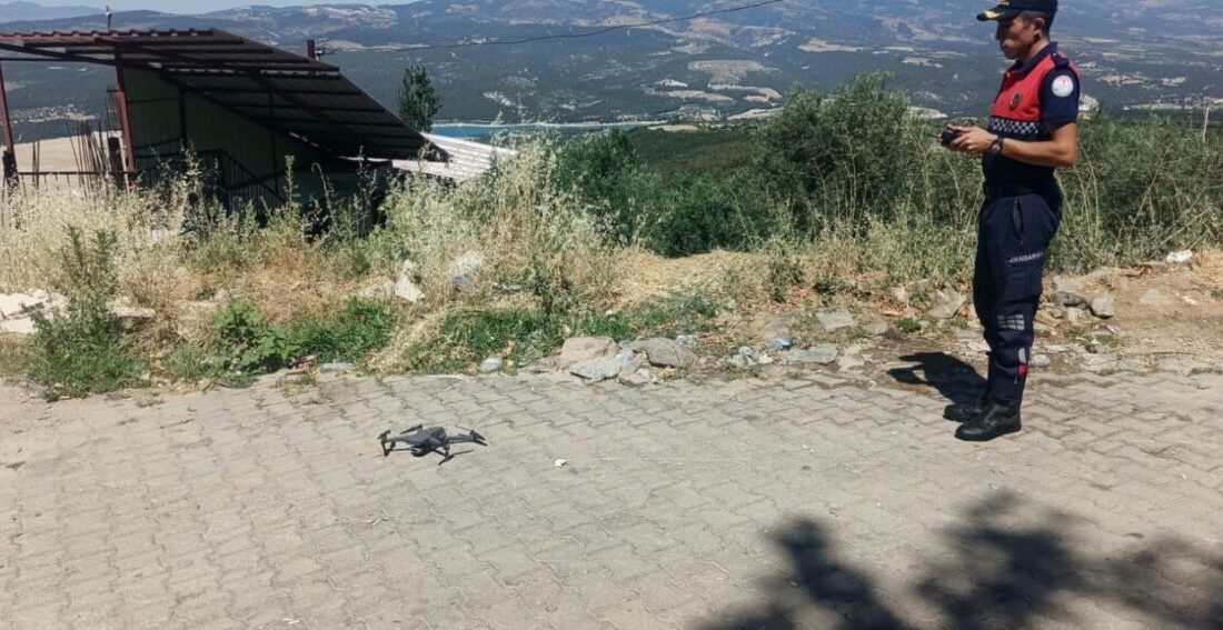 Aydın'ın Karacasu ilçesinde artan sıcaklıklar nedeniyle orman yangını riski yükseldi.