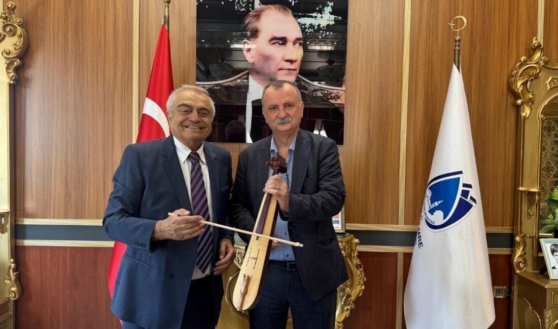 Manisa Karadenizliler Derneği Başkanı İsmail Aydın, Yunusemre Belediye Başkanı Semih