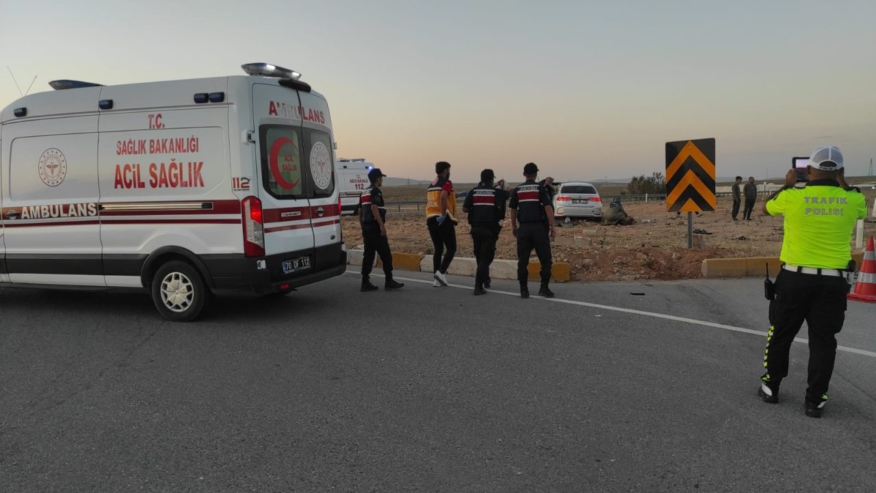 Karaman'da meydana gelen trafik kazasında iki otomobil çarpıştı. Kazada 47