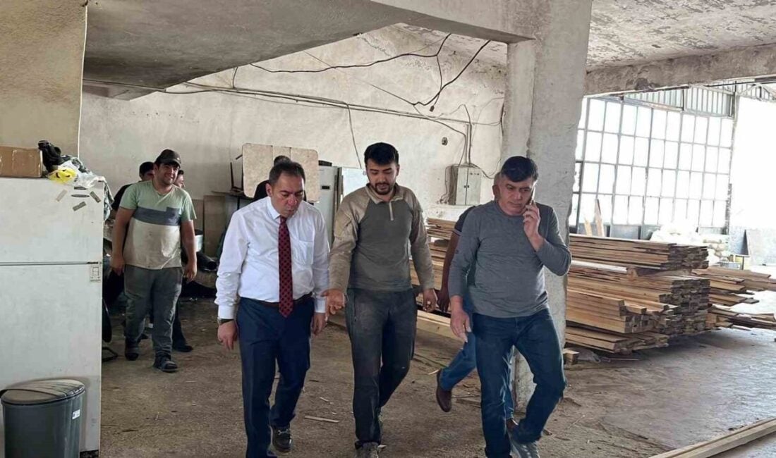Kars Belediye Başkanı Prof. Dr. Ötüken Senger, sanayi esnafı ile